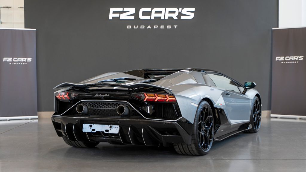 Lamborghini Aventador 2022