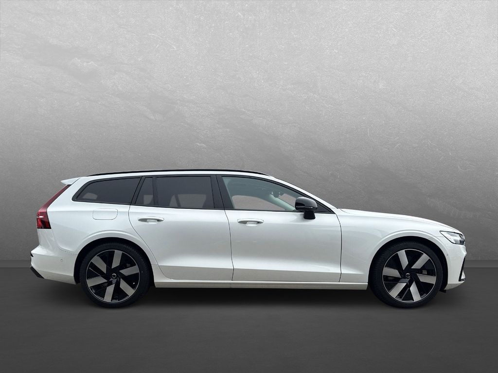 Volvo V60 2025