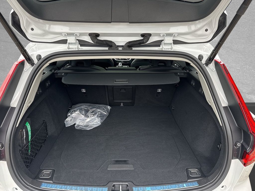 Volvo V60 2025
