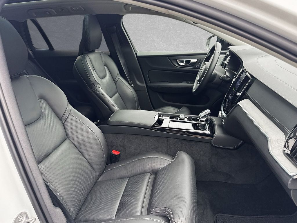 Volvo V60 2025