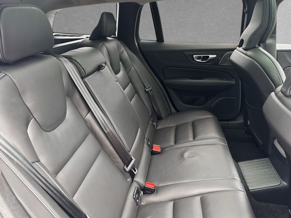 Volvo V60 2025