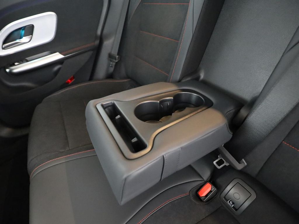 Mercedes-Benz CLA 250 2025