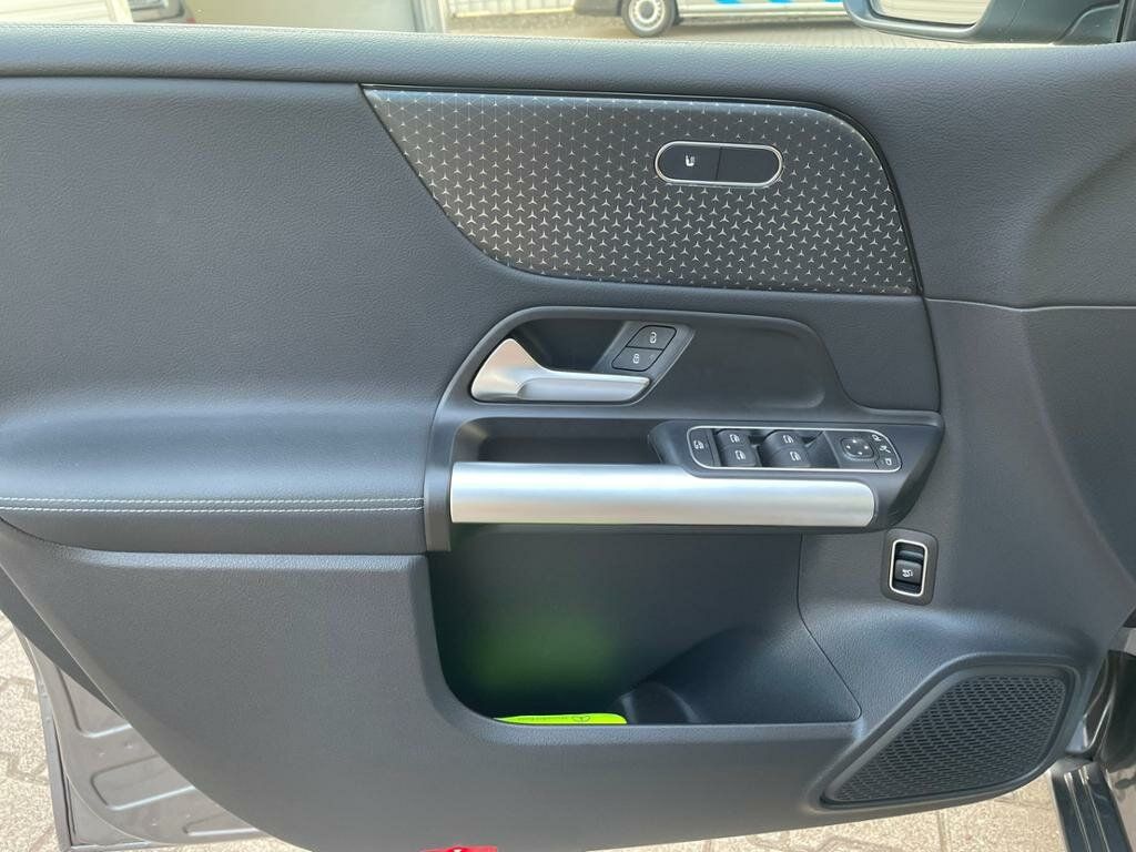 Mercedes-Benz B 180 2024