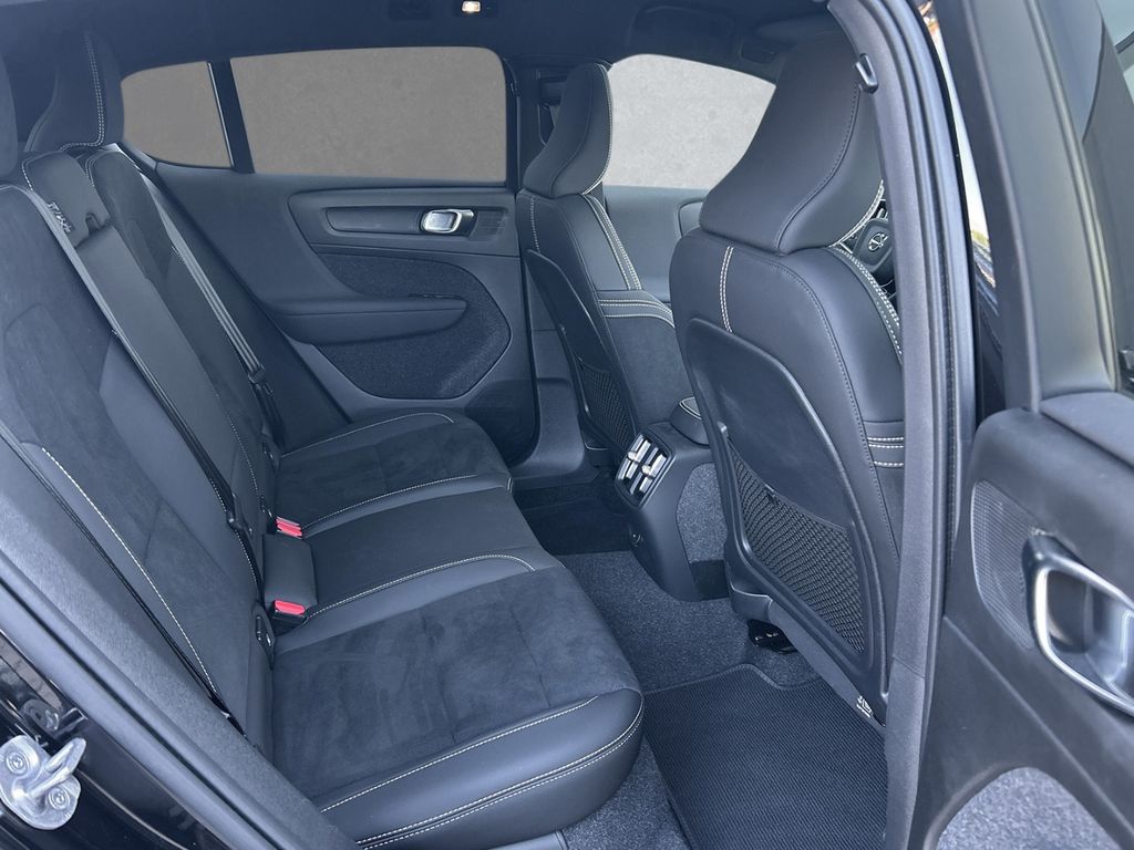 Volvo C40 2025