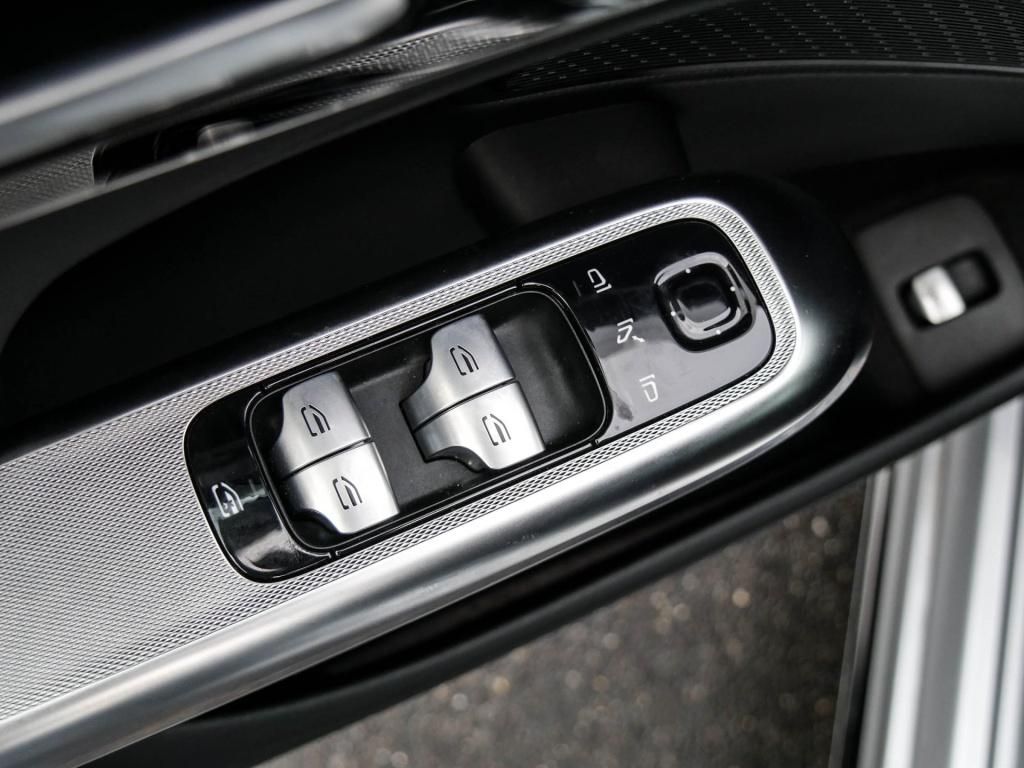 Mercedes-Benz E 200 2025
