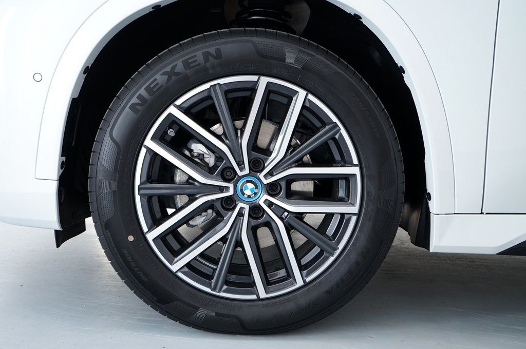 BMW iX1 2024