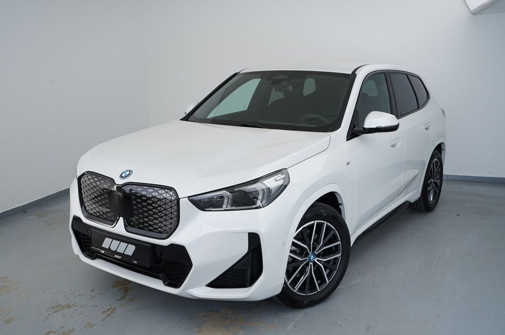 BMW iX1 2024
