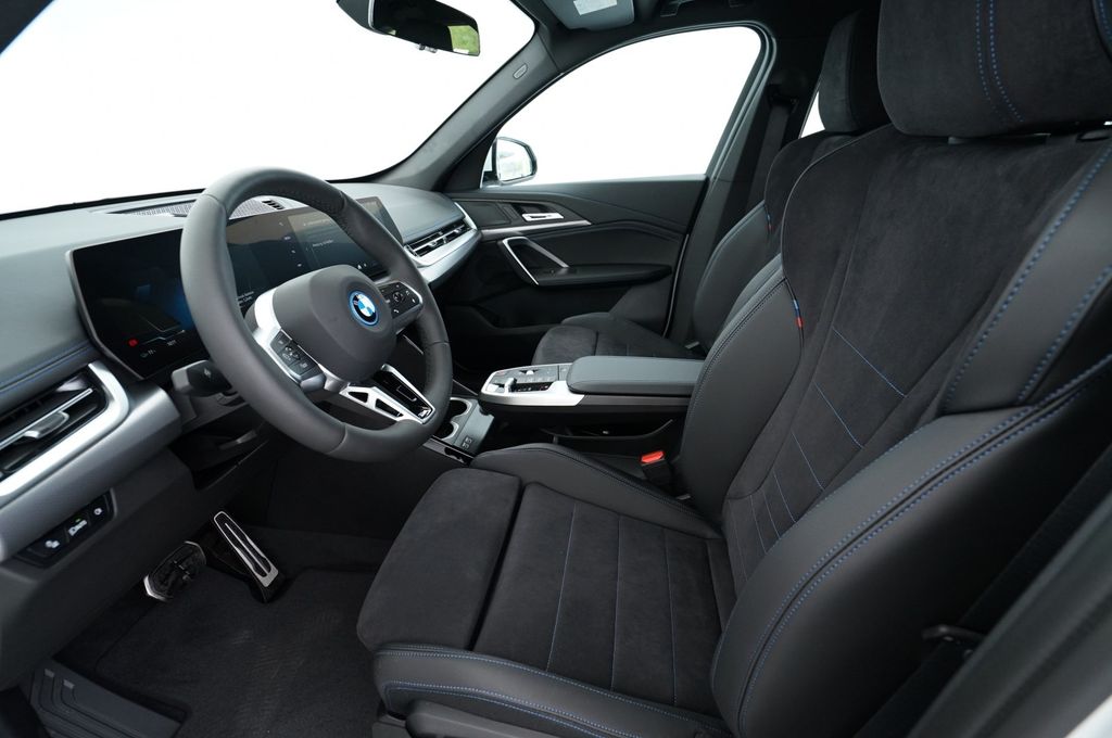 BMW iX1 2024
