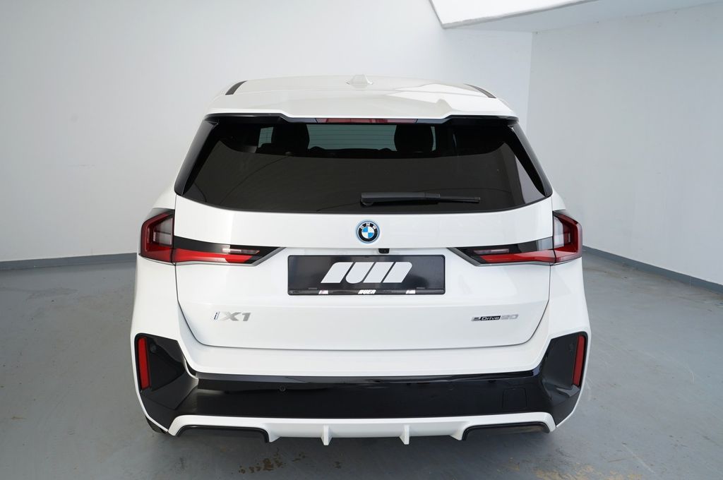 BMW iX1 2024