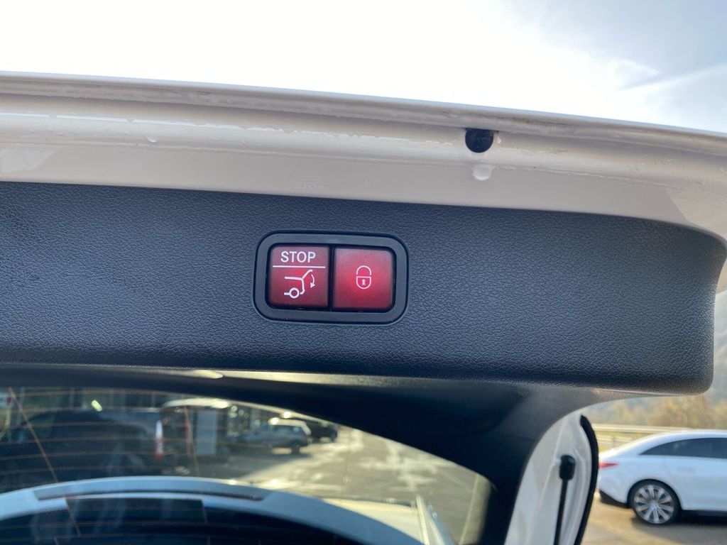 Mercedes-Benz E 200 2025