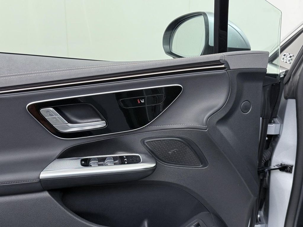 Mercedes-Benz EQE 2024