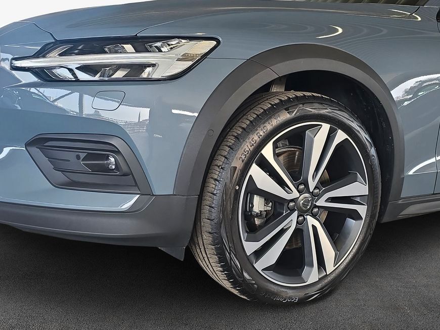 Volvo V60 Cross Country 2024