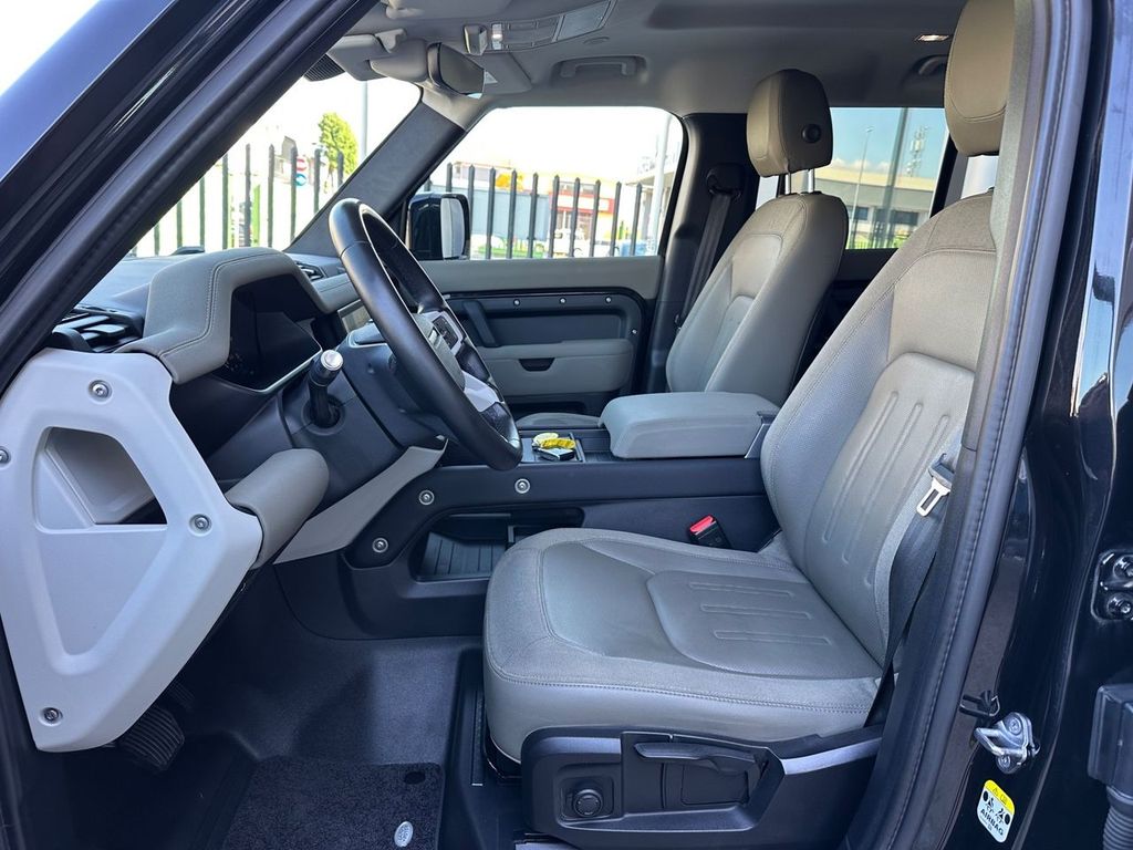 Land Rover Defender 2021