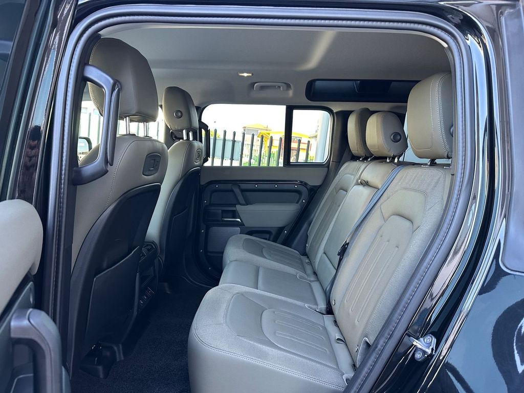 Land Rover Defender 2021