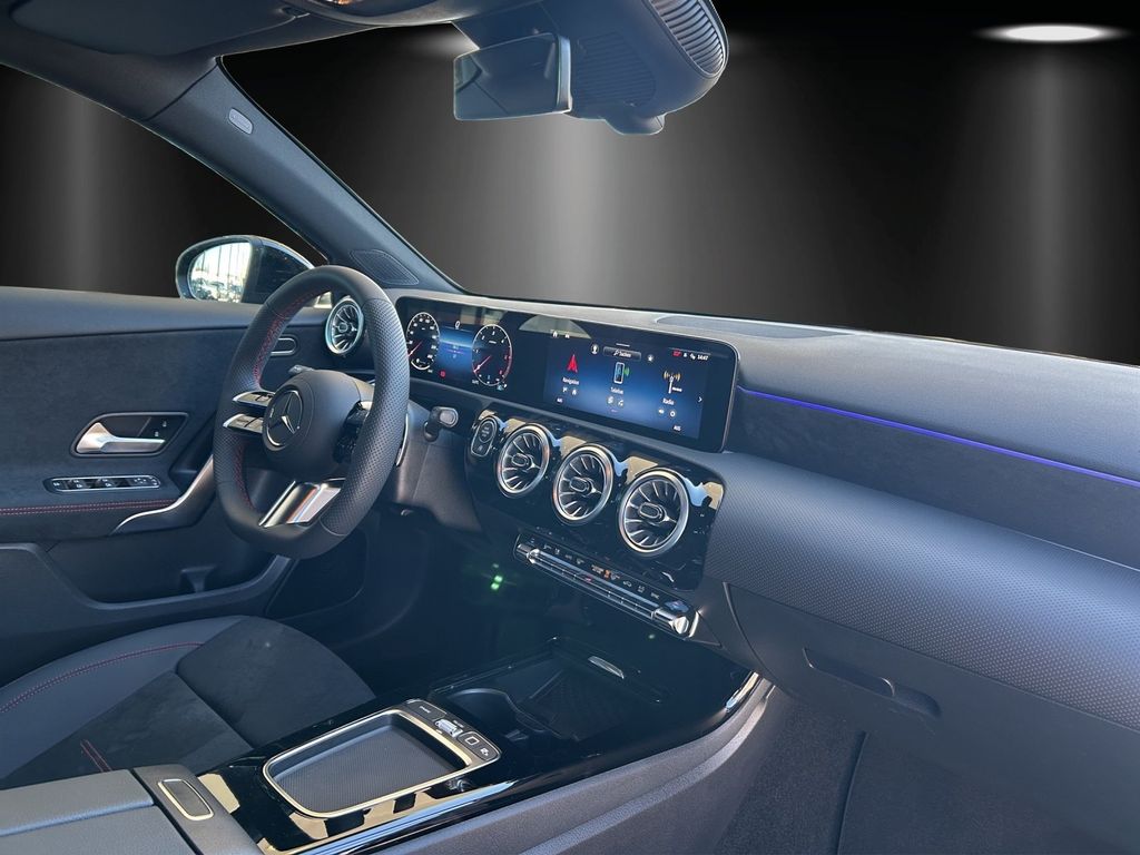 Mercedes-Benz A 220 2025