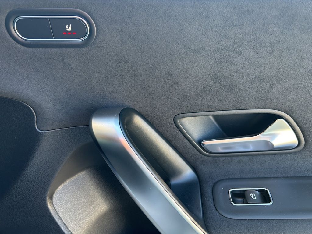 Mercedes-Benz A 220 2025