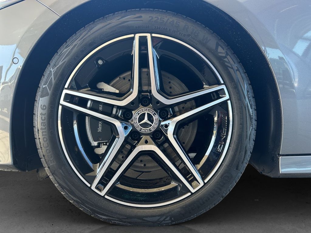 Mercedes-Benz A 220 2025