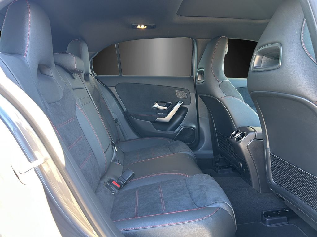 Mercedes-Benz A 220 2025