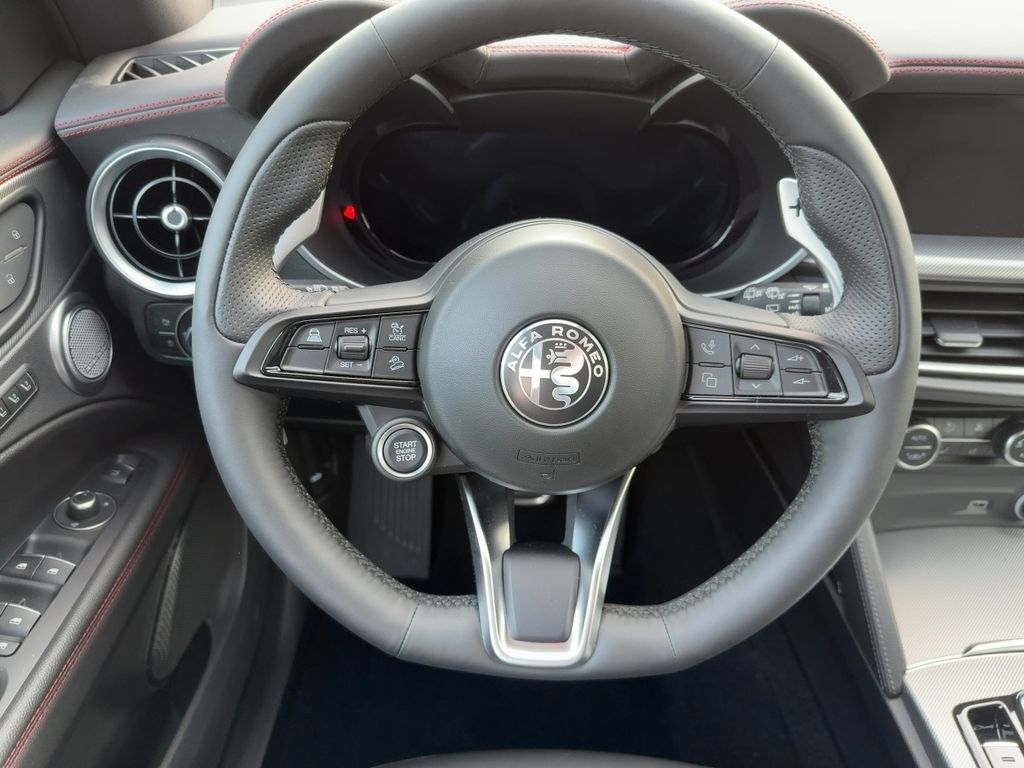 Alfa Romeo Stelvio 2025