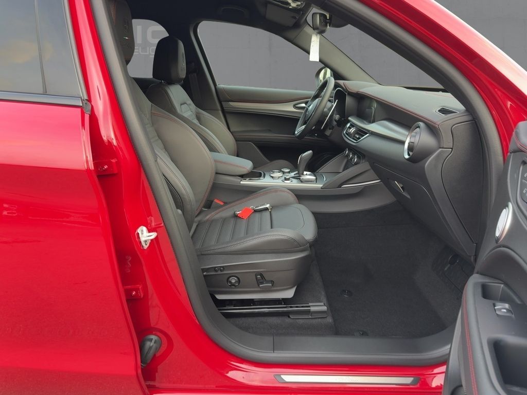 Alfa Romeo Stelvio 2025