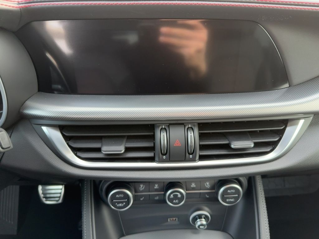 Alfa Romeo Stelvio 2025