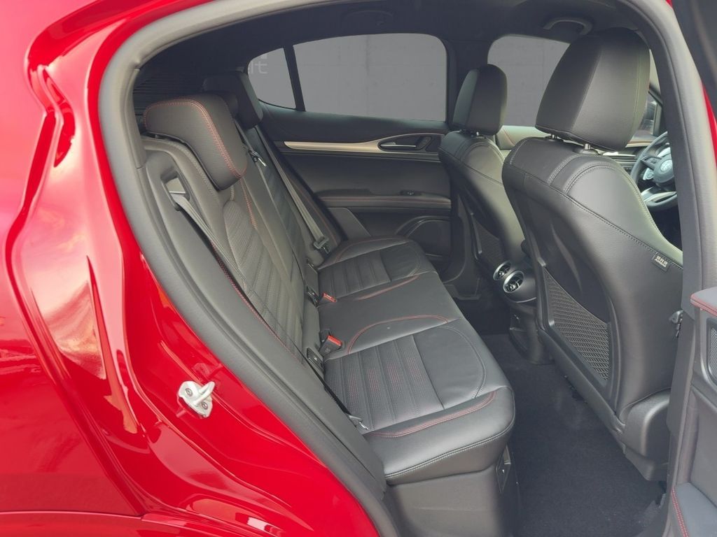 Alfa Romeo Stelvio 2025