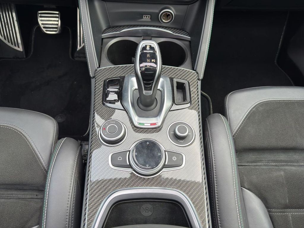 Alfa Romeo Stelvio 2021