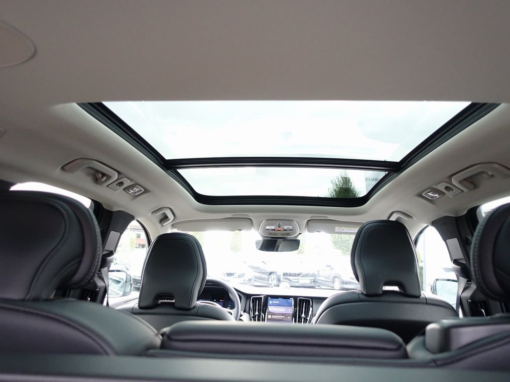 Volvo XC60 2025