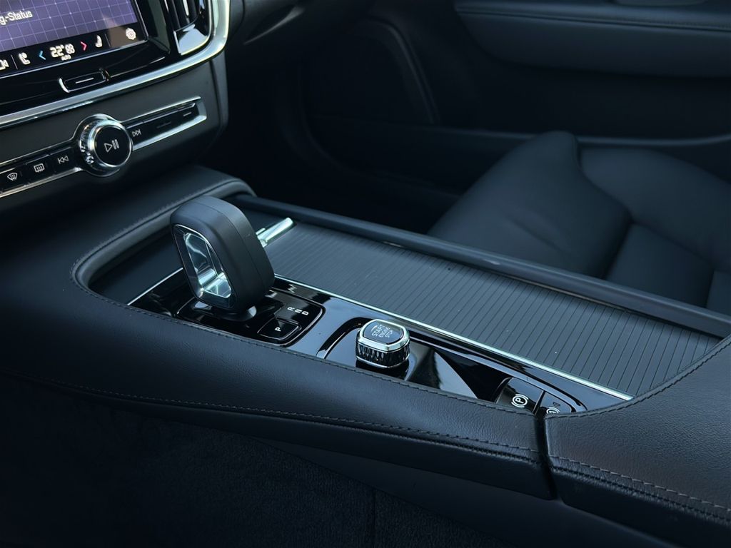 Volvo V90 2024