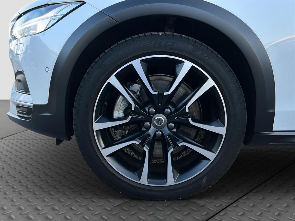 Volvo V90 Cross Country 2024