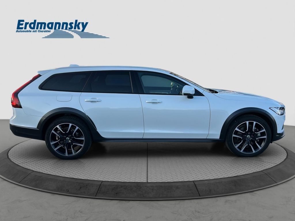Volvo V90 Cross Country 2024