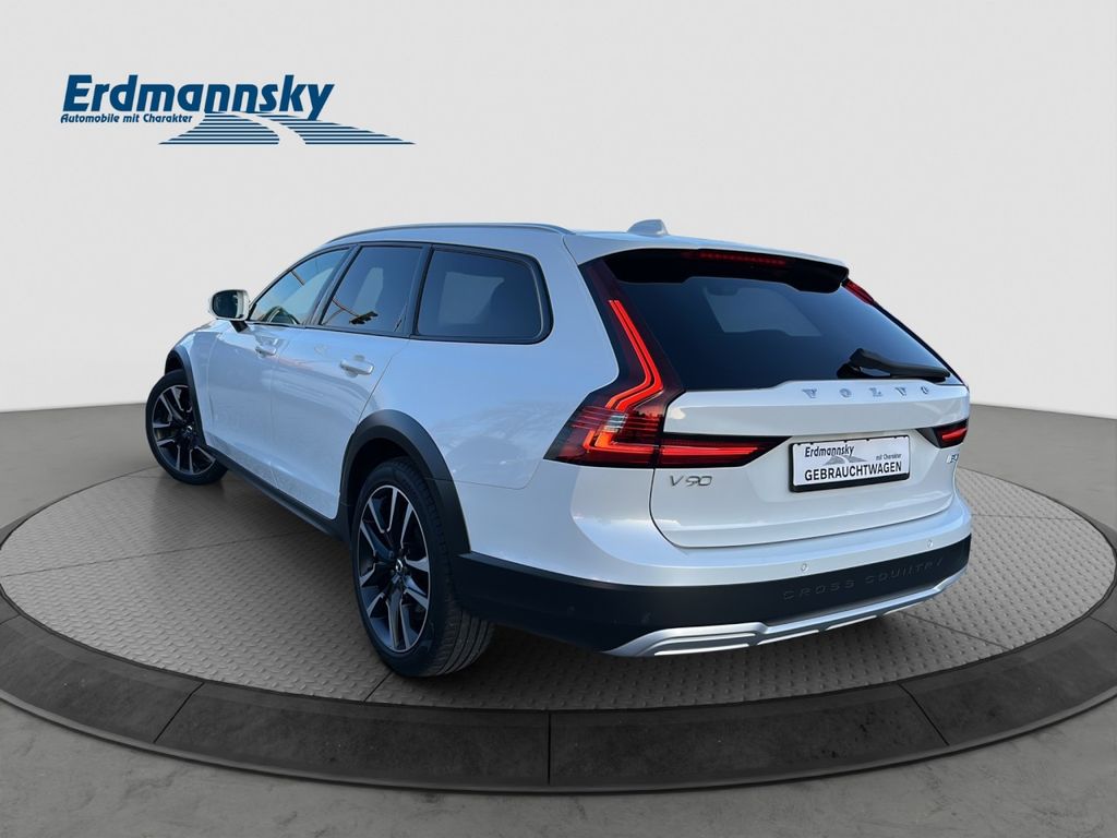 Volvo V90 2024