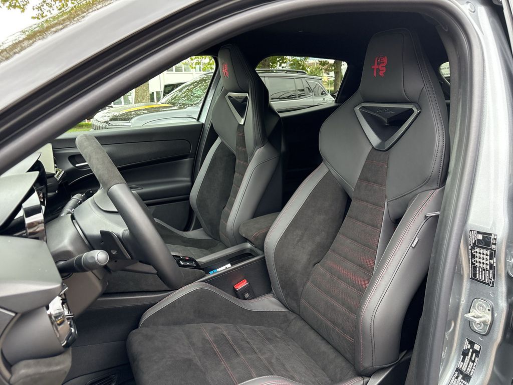 Alfa Romeo Junior 2025