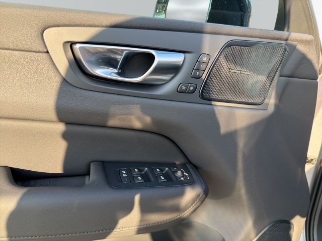 Volvo XC60 2025