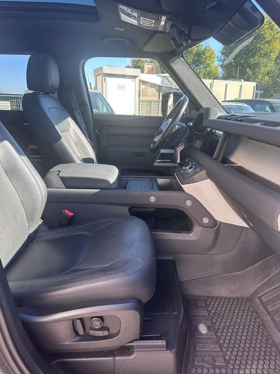 Land Rover Defender 2023