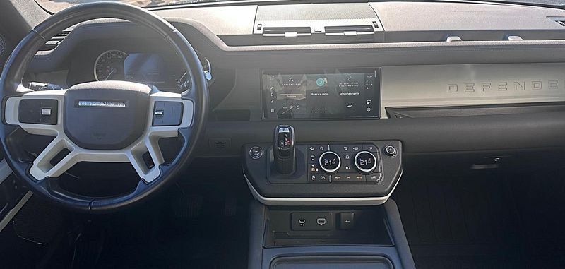 Land Rover Defender 2023