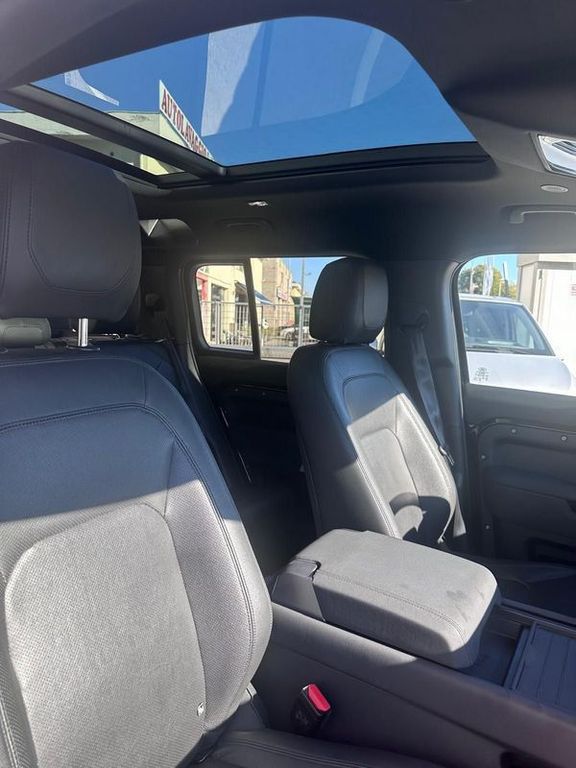 Land Rover Defender 2023