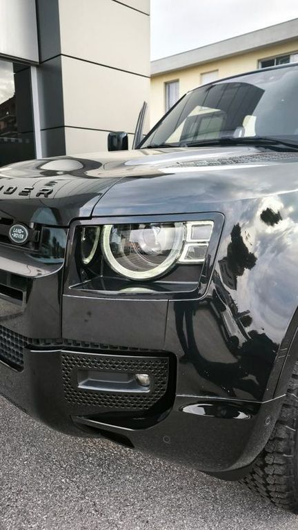 Land Rover Defender 2023