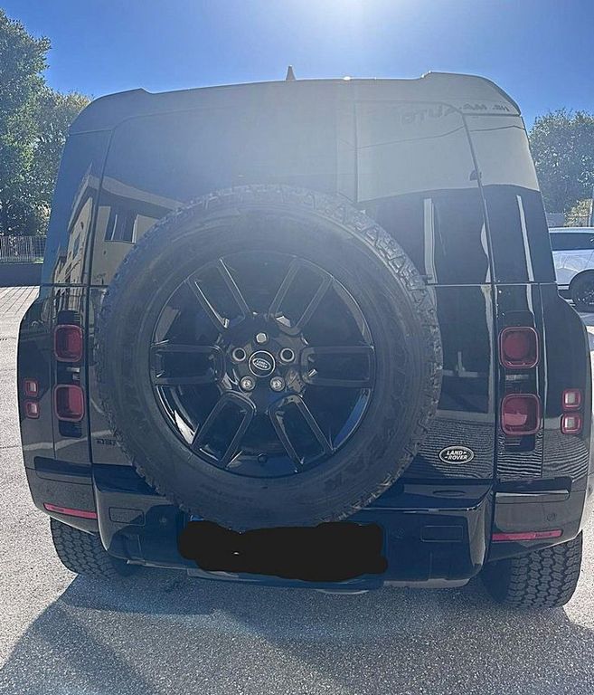 Land Rover Defender 2023