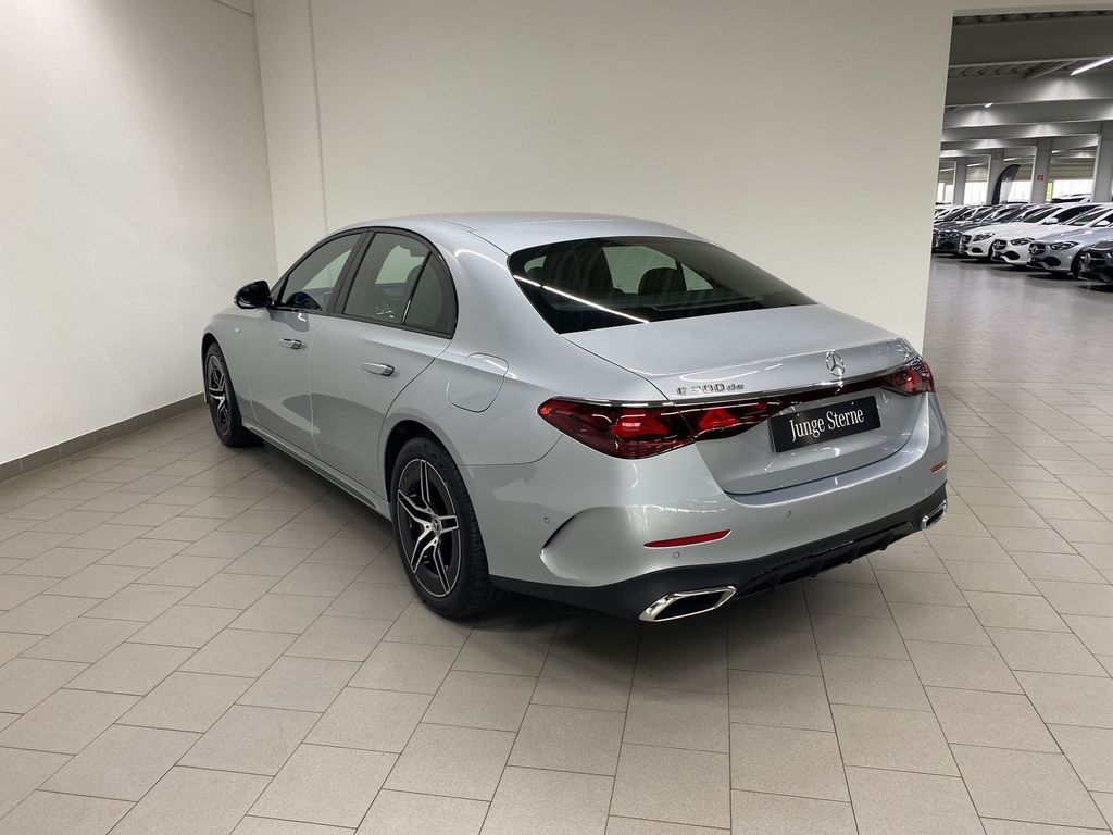 Mercedes-Benz E 300 2025