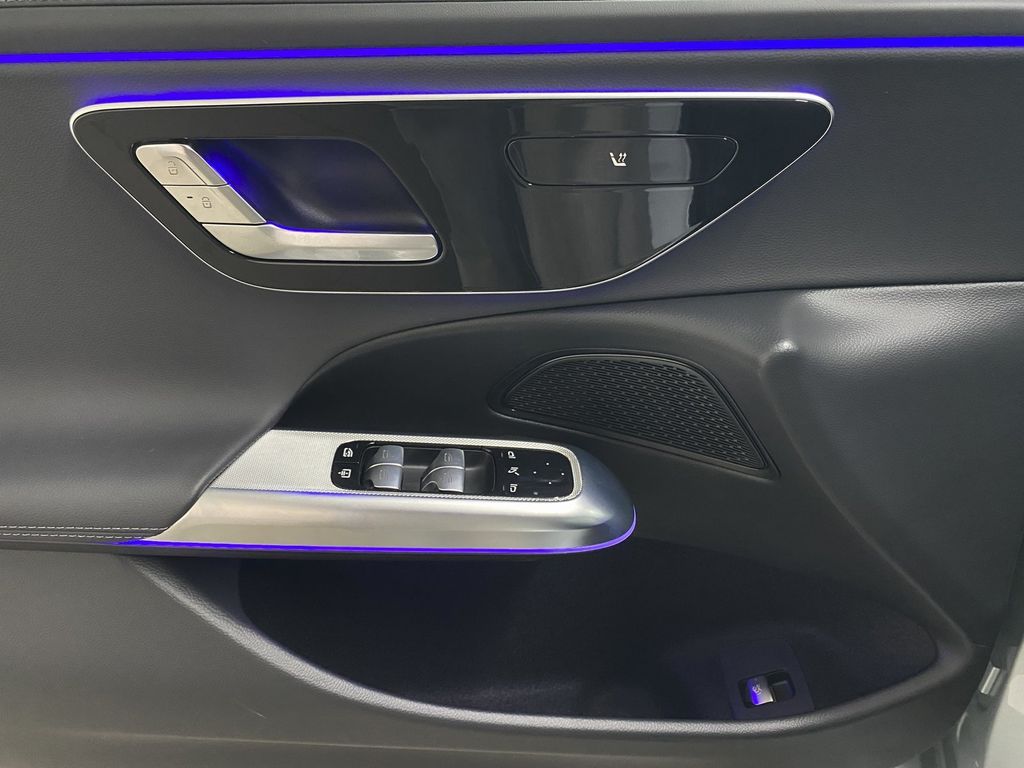 Mercedes-Benz E 300 2025