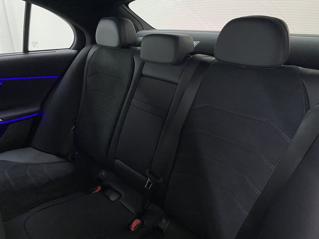 Mercedes-Benz E 300 2025