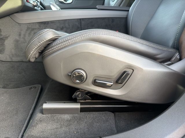 Volvo XC60 2025