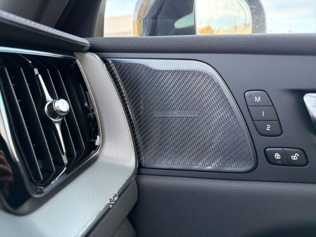 Volvo XC60 2025