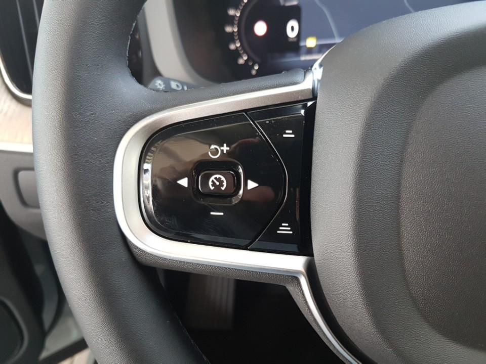 Volvo XC60 2025