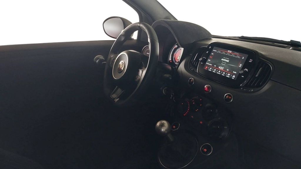 Abarth 695 2022