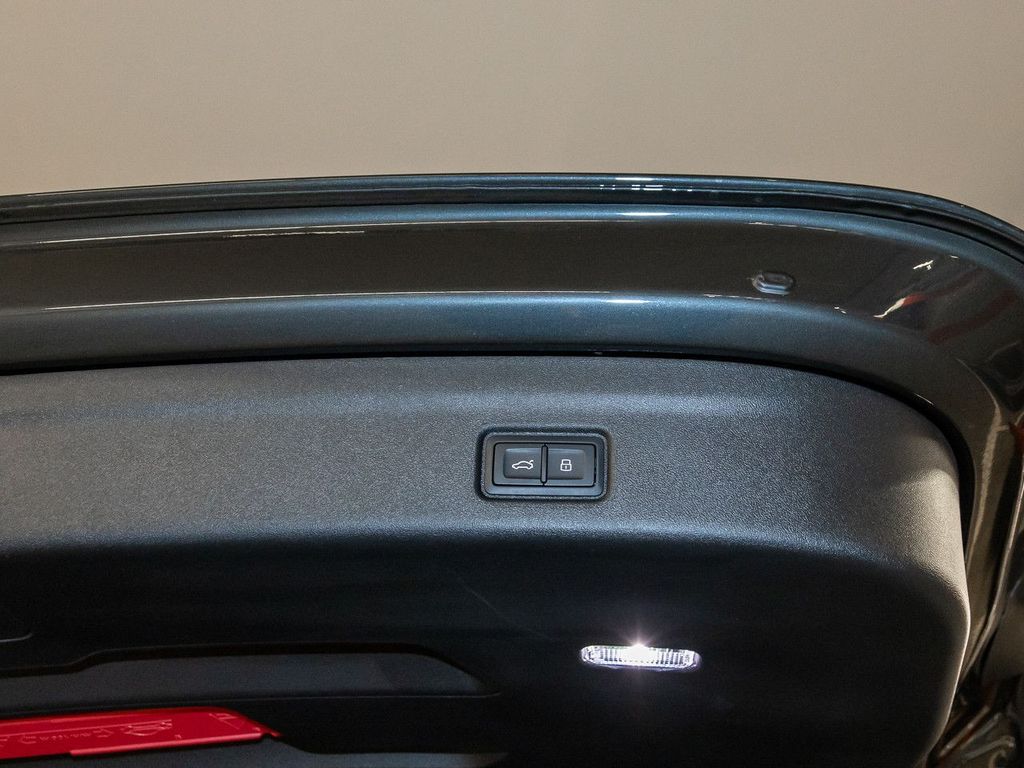 Audi Q6 e-tron 2025