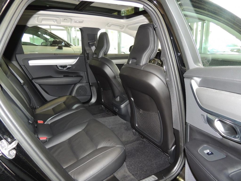 Volvo V90 2022