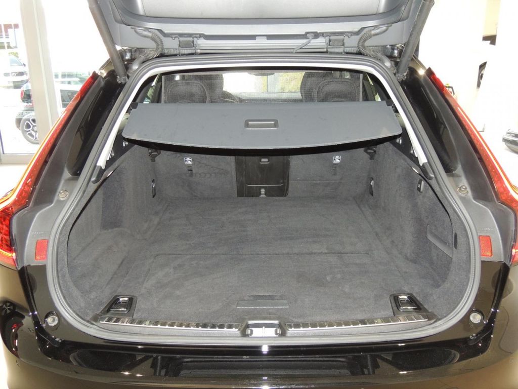 Volvo V90 2022