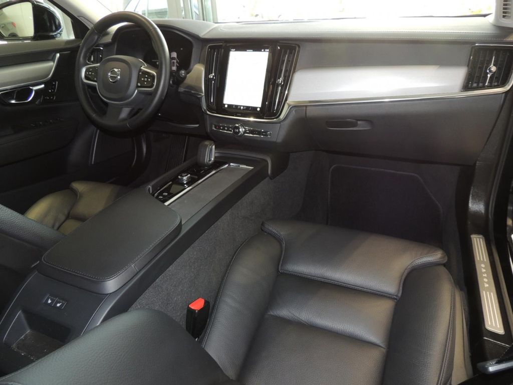 Volvo V90 2022